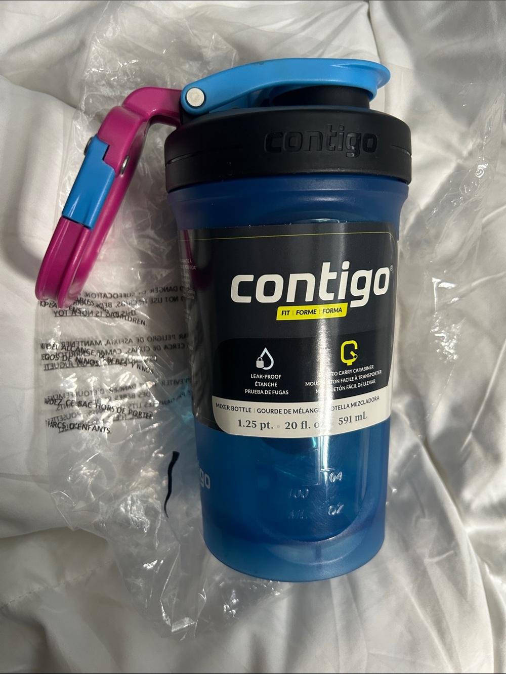 Contigo Mixer Bottle Blue or White. 20fl oz. Comes with mixer inside. NIP